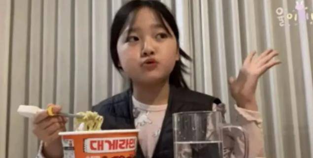 原创当年火爆全网的“表情包女孩”，七年过去了，现状让人落泪
