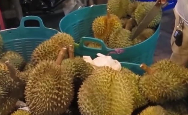完美电竞中国大量进口泰国水果反倒被当地商家泼脏水：都怪中国游客！(图3)