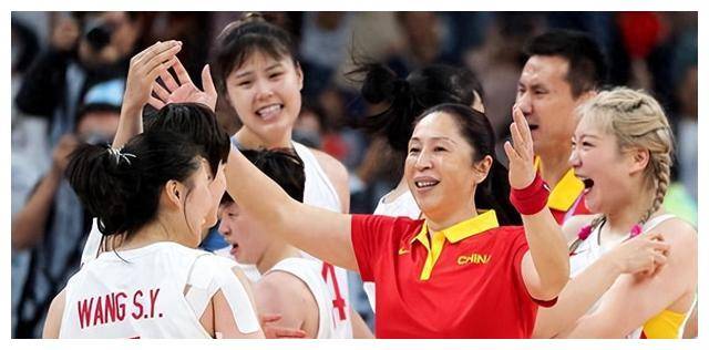 中国女篮，准确快速、信心充足，越过男篮巅峰