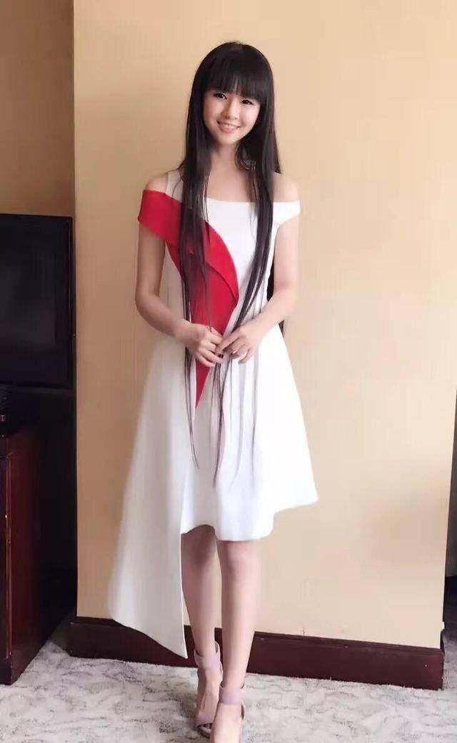 当年小彩旗春晚转圈4个小时，她本人和数圈的人，搁到现在都得火