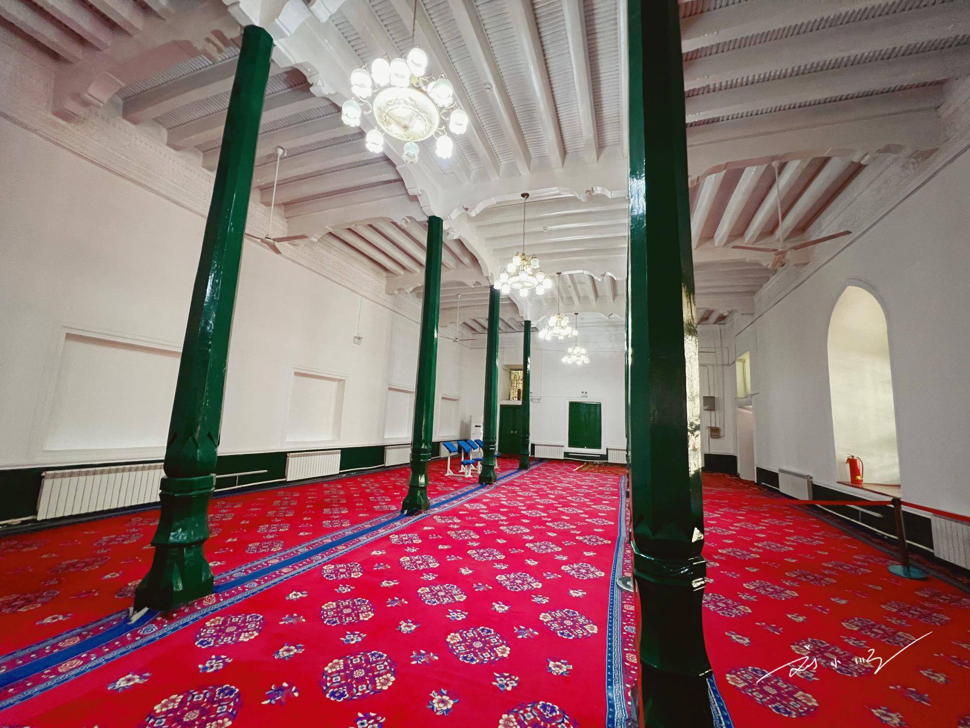 新疆喀什有一座重要的清真寺，就在5A景区内，还是全国文保单位