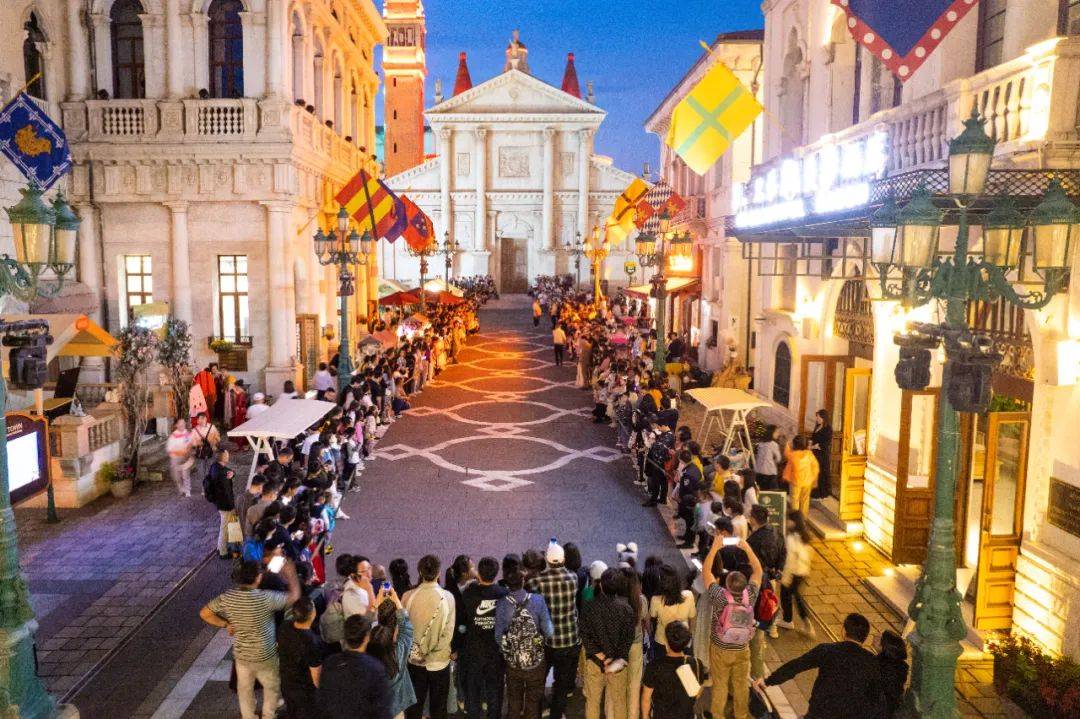 探秘长沙五一最热门目的地：长沙华谊电影小镇威尼斯狂欢节！