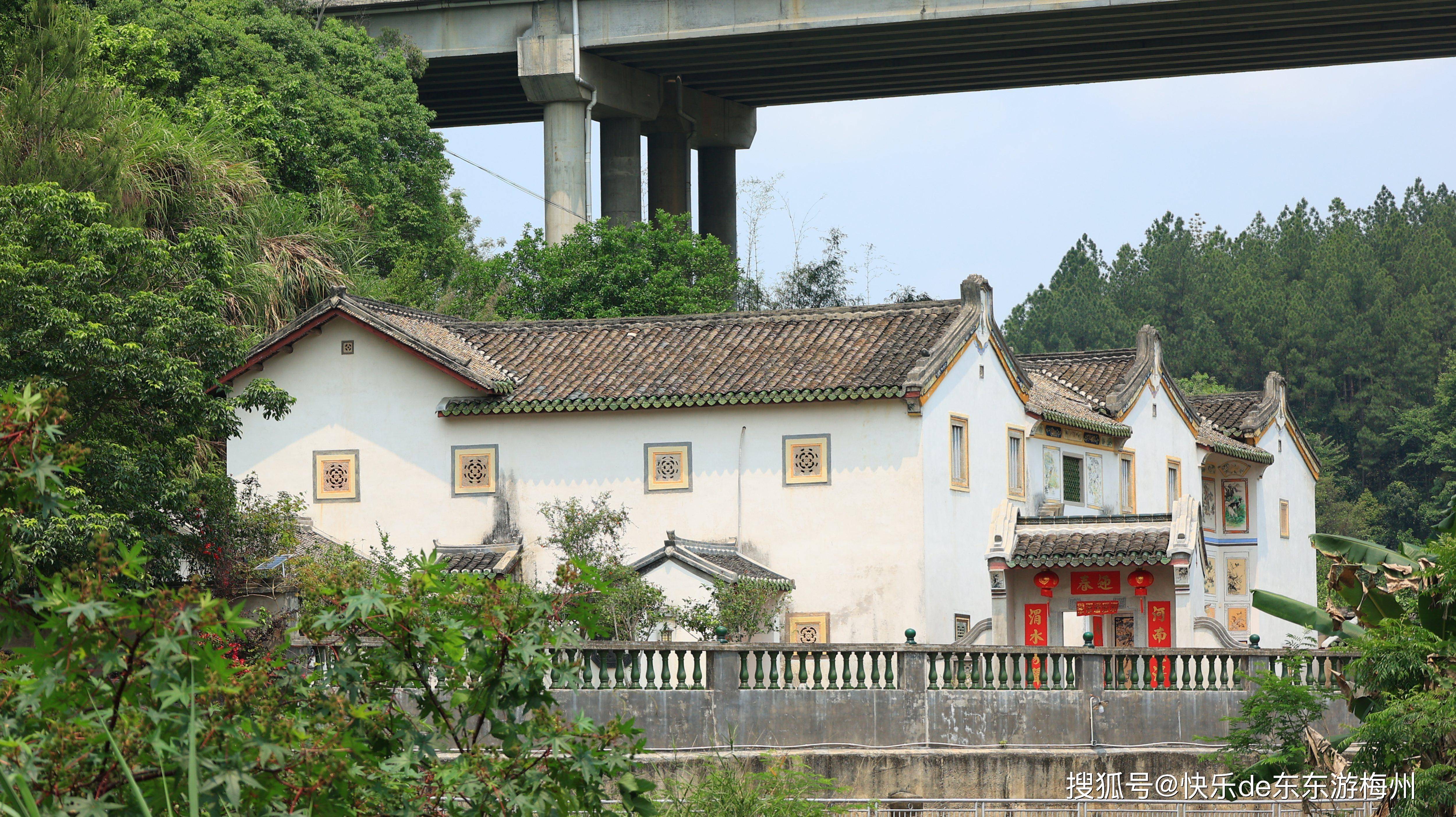 节假日到梅县丙村雷公坑河畔看美景,欣赏怡承楼和棣华楼等客家特色民居