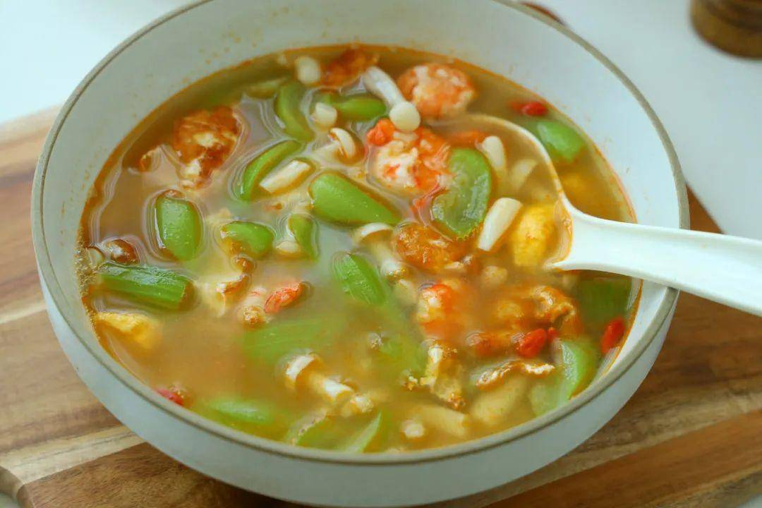 入夏，喝排骨汤不如多喝它！几样食材随手煮一煮，高蛋白低脂肪！