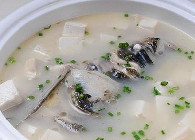 做鱼头豆腐汤，咋才能汤鲜浓白？大厨：记得加上它，鲜美又好喝！
