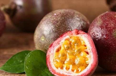 被称为“果汁之王”的百香果，口味酸甜，它有何功效呢？