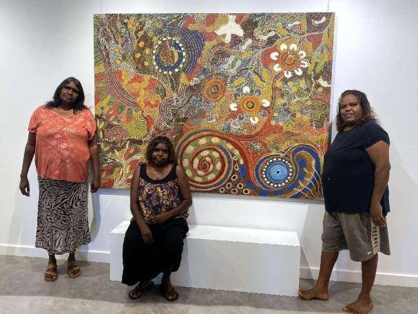 ruku arts）、瓦莱丽·布伦比（walkatjara art）和丹尼斯·布雷迪（kaltuka