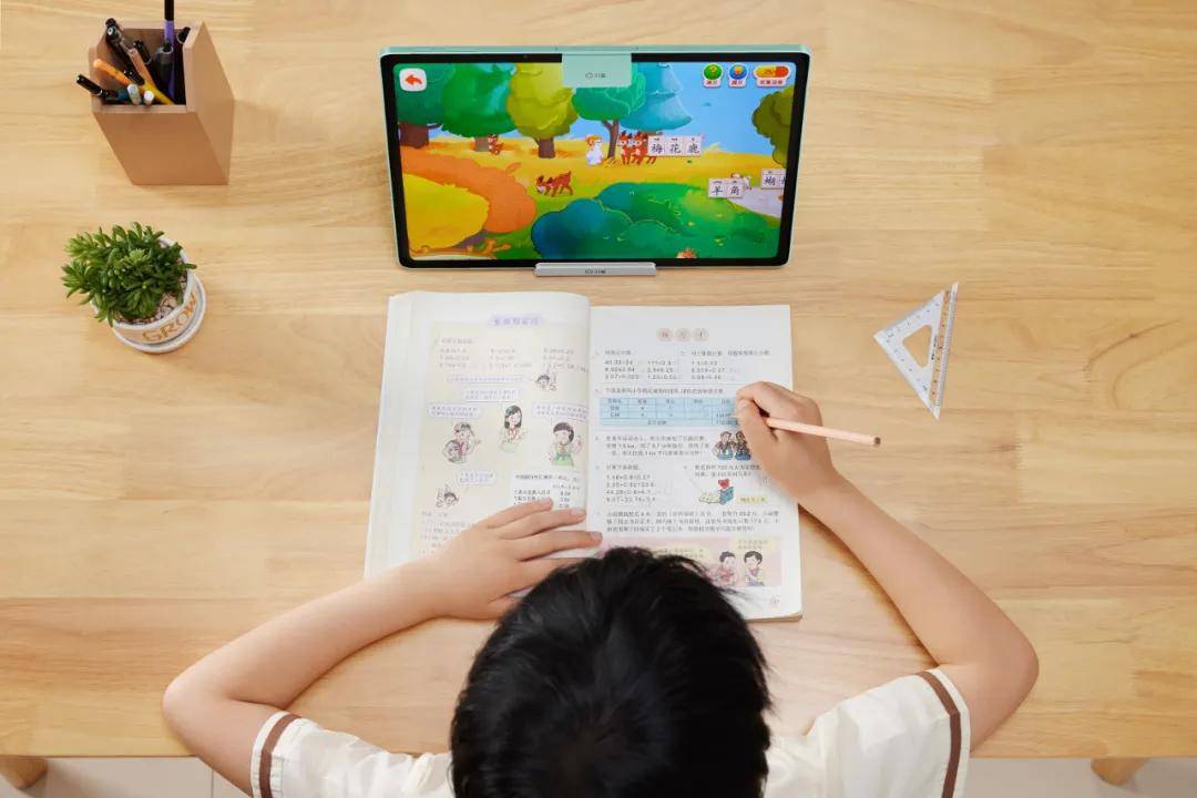 教育的未来在AI?小度Z30打破传统,定义’好老师’新边界 教育的未来在AI?小度Z30打破传统,定义’好老师’新边界