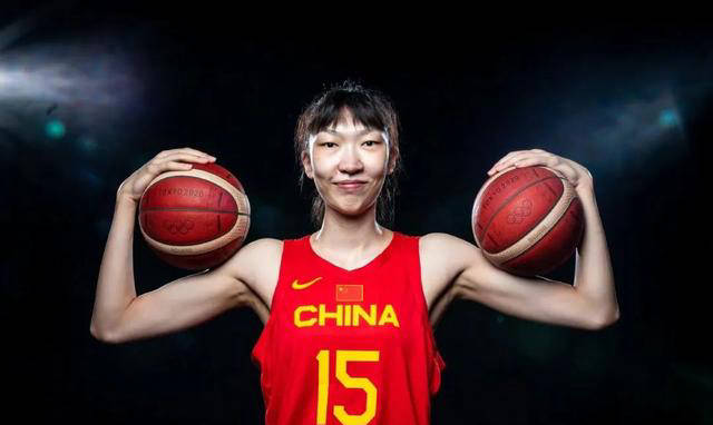 中国女篮中锋韩旭公开择偶标准，要求男方身高不低于1米9