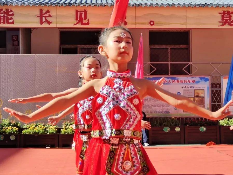 中国妇女报:新澳门开奖历史记录-北师大传统服饰文化共创美育展开幕，探讨美育实践  第2张