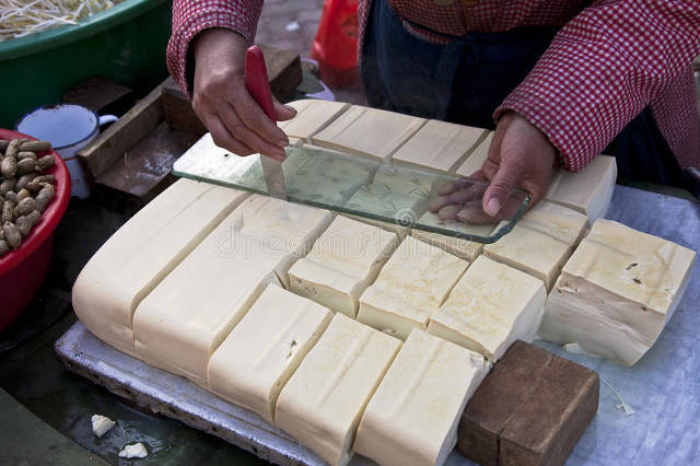 买豆腐时，遇见这3种豆腐记得别买，菜贩子：从不给家人吃
