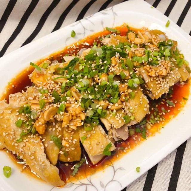 湖南剁椒鱼头，辣而不燥，教你轻松征服味蕾！