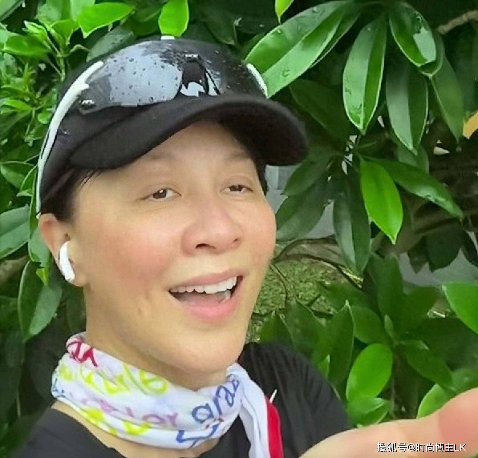 劉嘉玲 58歲劉嘉玲戶外跑步遇大雨!全素顏無偶像包袱| 新聞| 手機版本