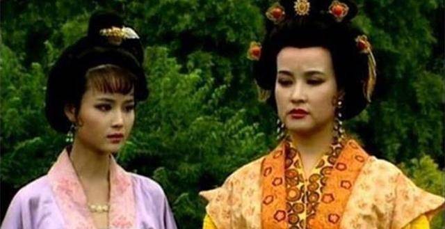 原创
            古代在脸上刻字是侮辱，上官婉儿额头被刻字，却成为流行妆容（埃及神庙被刻字）上官婉儿脸上刺字，