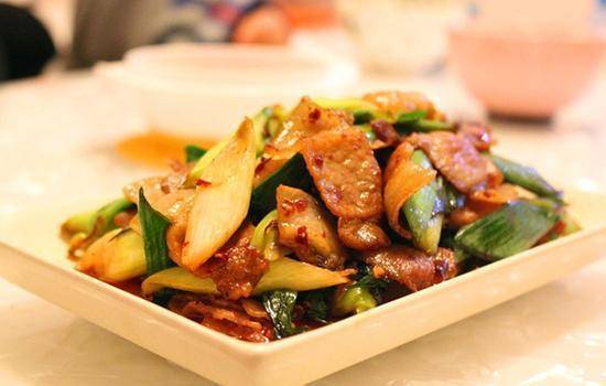 东北酸菜炖排骨：重现地道美味，一炖倾心！
