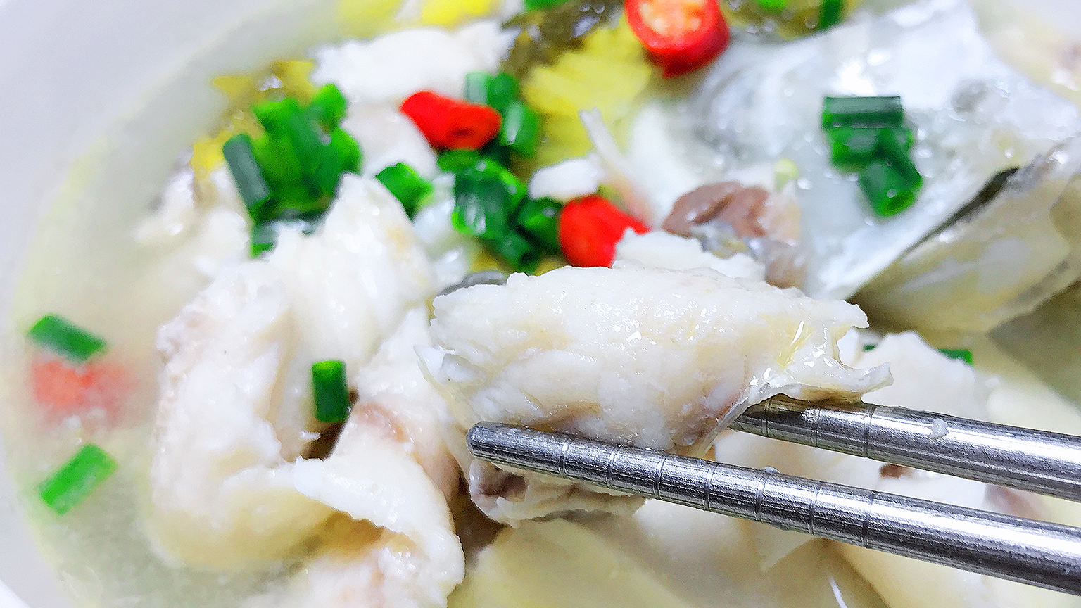 酸菜鱼配上它，让鱼肉更滑口，汤汁酸甜又开胃，学会在家也能吃