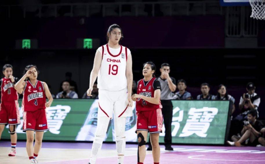 U18亚洲杯开门红，中国女篮血洗印尼队，张子宇暴露三大短板