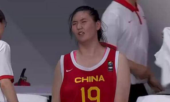 中国女篮成功克服困难获得连胜，将与日本队争夺4强席位