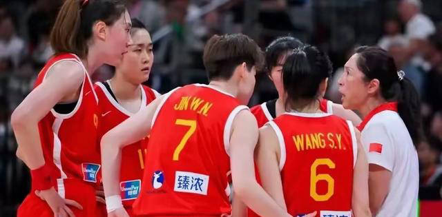 中国女篮独木难支三连败，李梦依赖过重成隐患