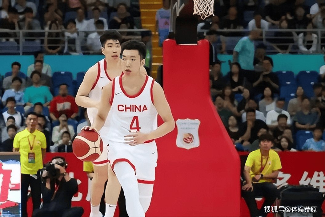 中国男篮：变阵单节6分，廖三宁15分王岚嵚低迷，球员赛后笑了