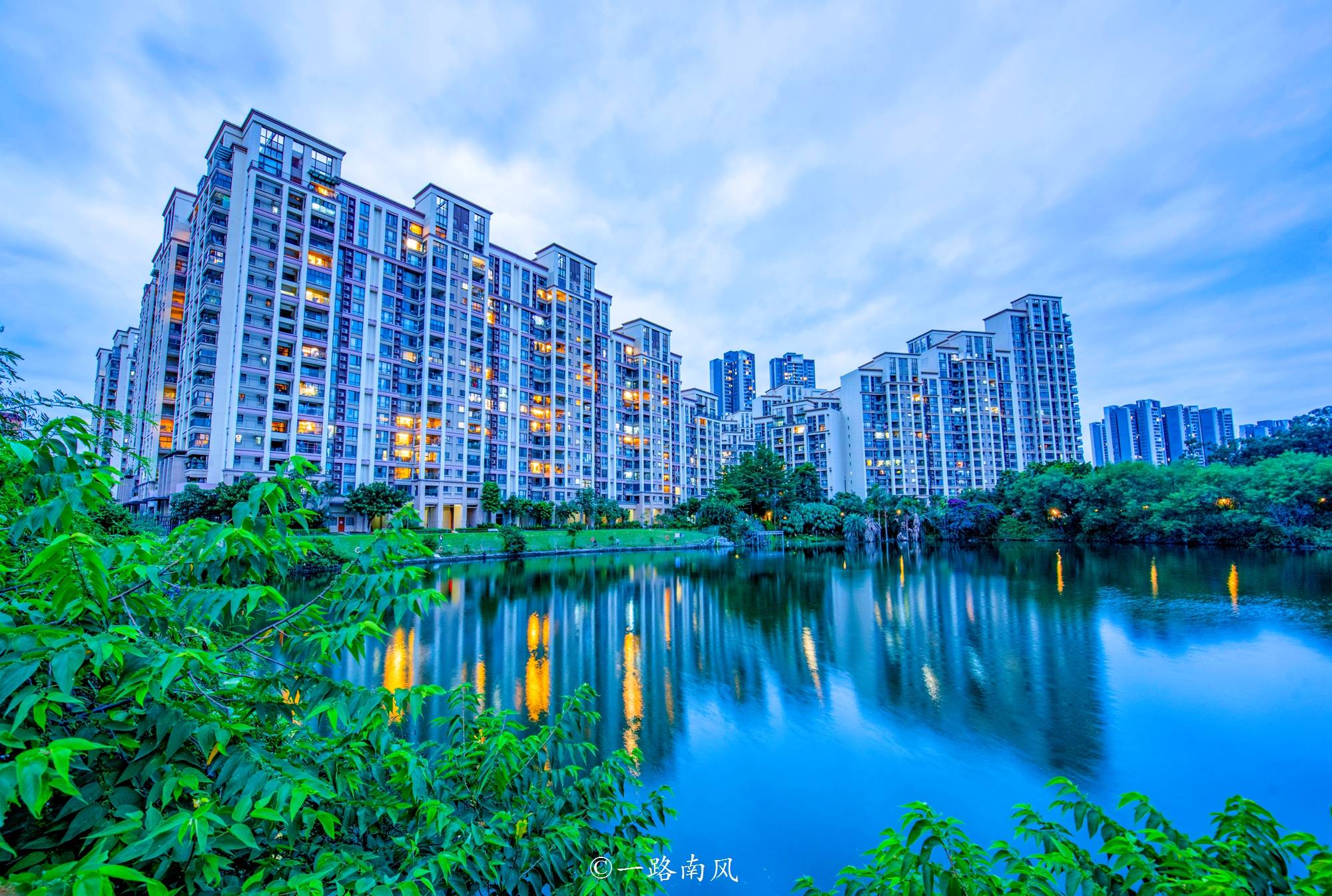 中国青年报:管家婆一肖一码100澳门-如果电动车越来越多，城市高速的护栏标准必须提高！