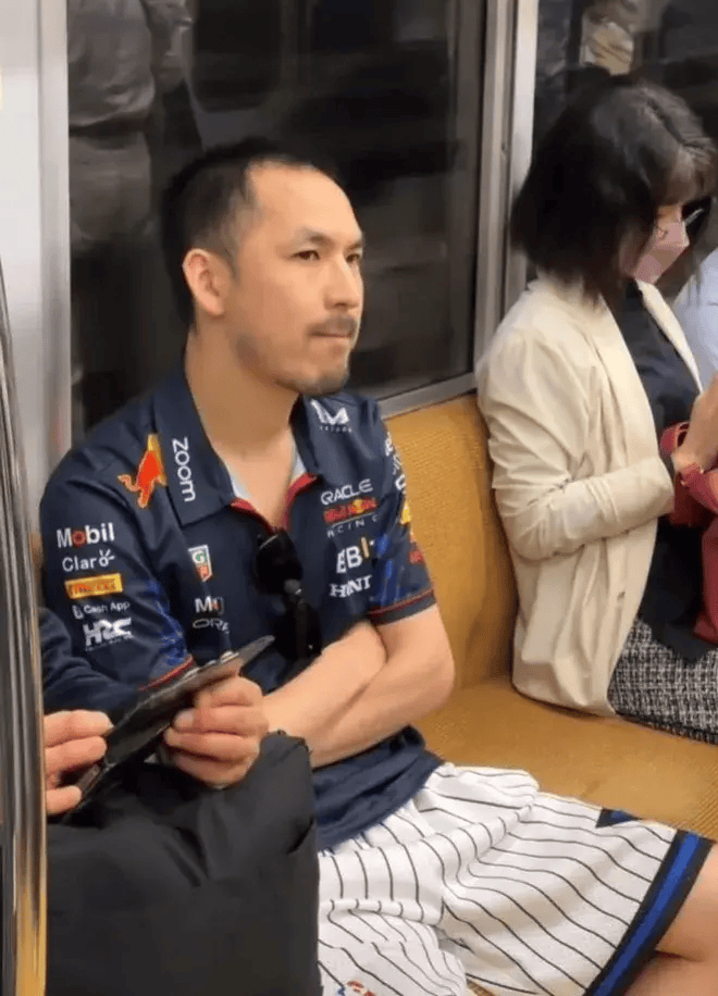 轰动！“铁头”在靖国神社涂鸦“厕所”，网友：上不了台面