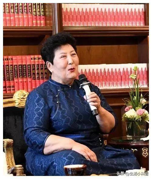 76岁德德玛遗体告别，灵堂外景曝光很低调，上千网友排长队送别