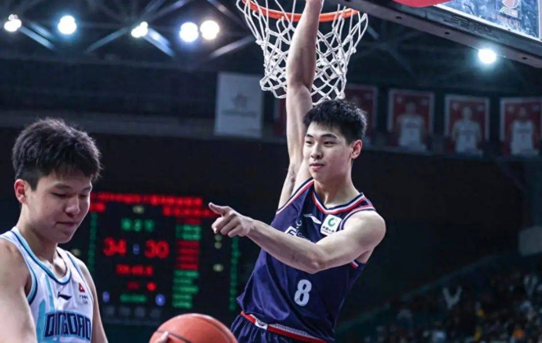 橙柿互动🌸管家婆一肖-一码-一中一特🌸|挤走周琦+被NBA看中！广东最强中锋打服杜锋，联盟近10年最强内线  第3张