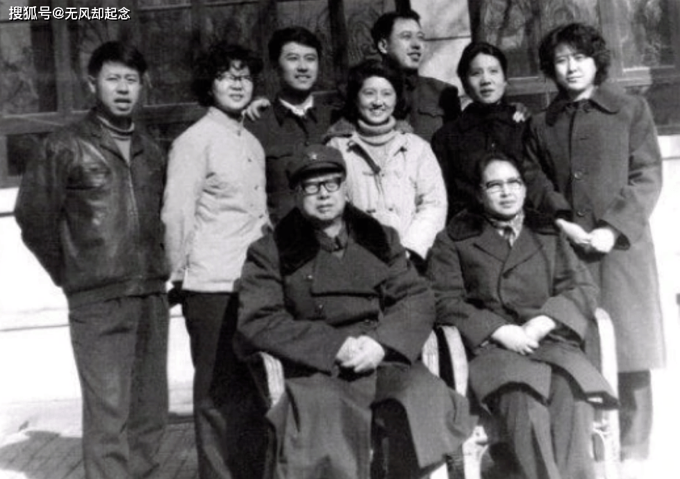 原创他官至空军副司令，1956年再娶小姨子为妻，岳父称两女一婿为佳话