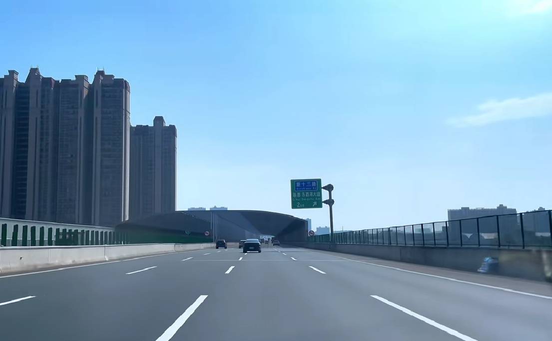 原创空荡荡的四环，堵死的三环！武汉四环线为什么就不能优惠点？