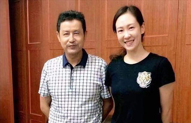 原创国手女排二传手米杨与男排国手方颖超幸福结连理，一家四口甜蜜生活