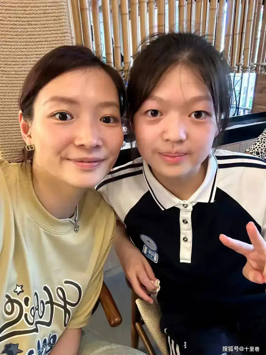 原创黄雅琼坐宝马回衢州，家里有别墅，一家人团聚合影，其乐融融！