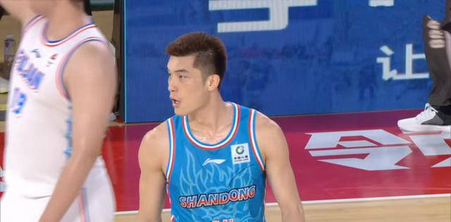 原创 山东男篮大胜福建,核心高诗岩20+7+7,谢智杰助攻表现抢眼-山东男篮想买断高诗岩的球员吗