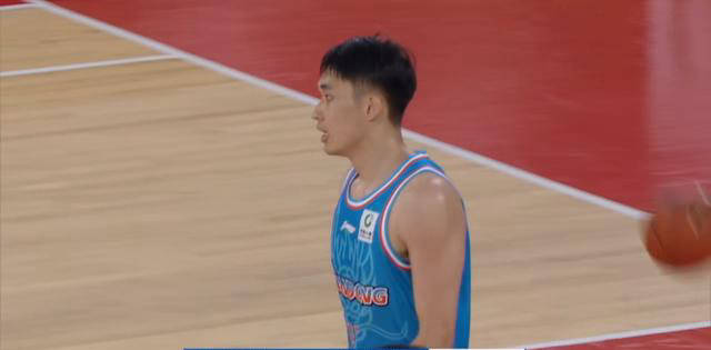 原创 山东男篮大胜福建,核心高诗岩20+7+7,谢智杰助攻表现抢眼-山东男篮想买断高诗岩的球员吗
