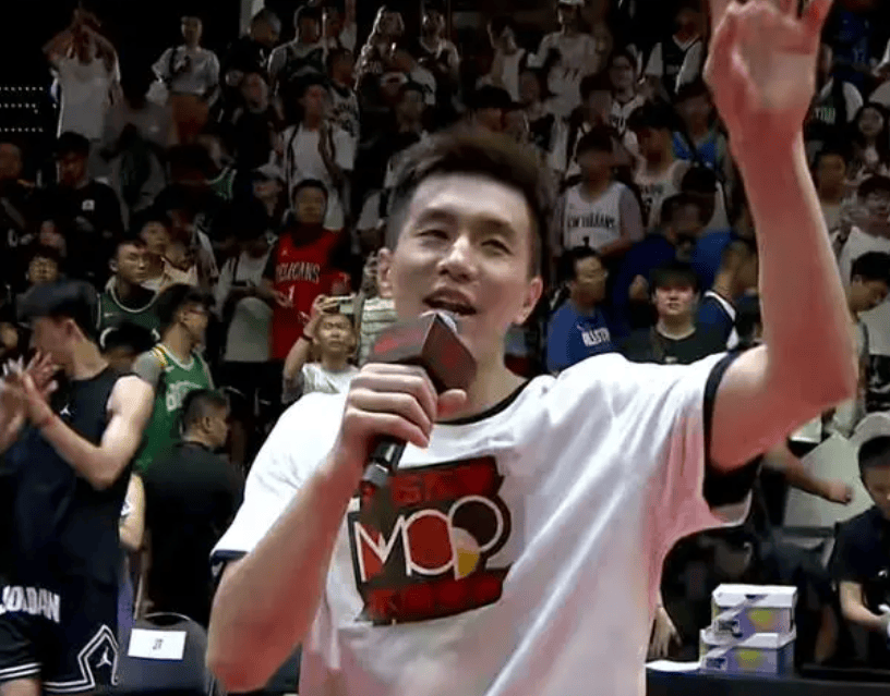 郭艾伦力压塔图姆东契奇拿下大奖！4大NBA超巨服了，辽篮追悔莫及