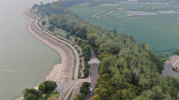 环洪泽湖公路打造“四好农村路” 建设新样板