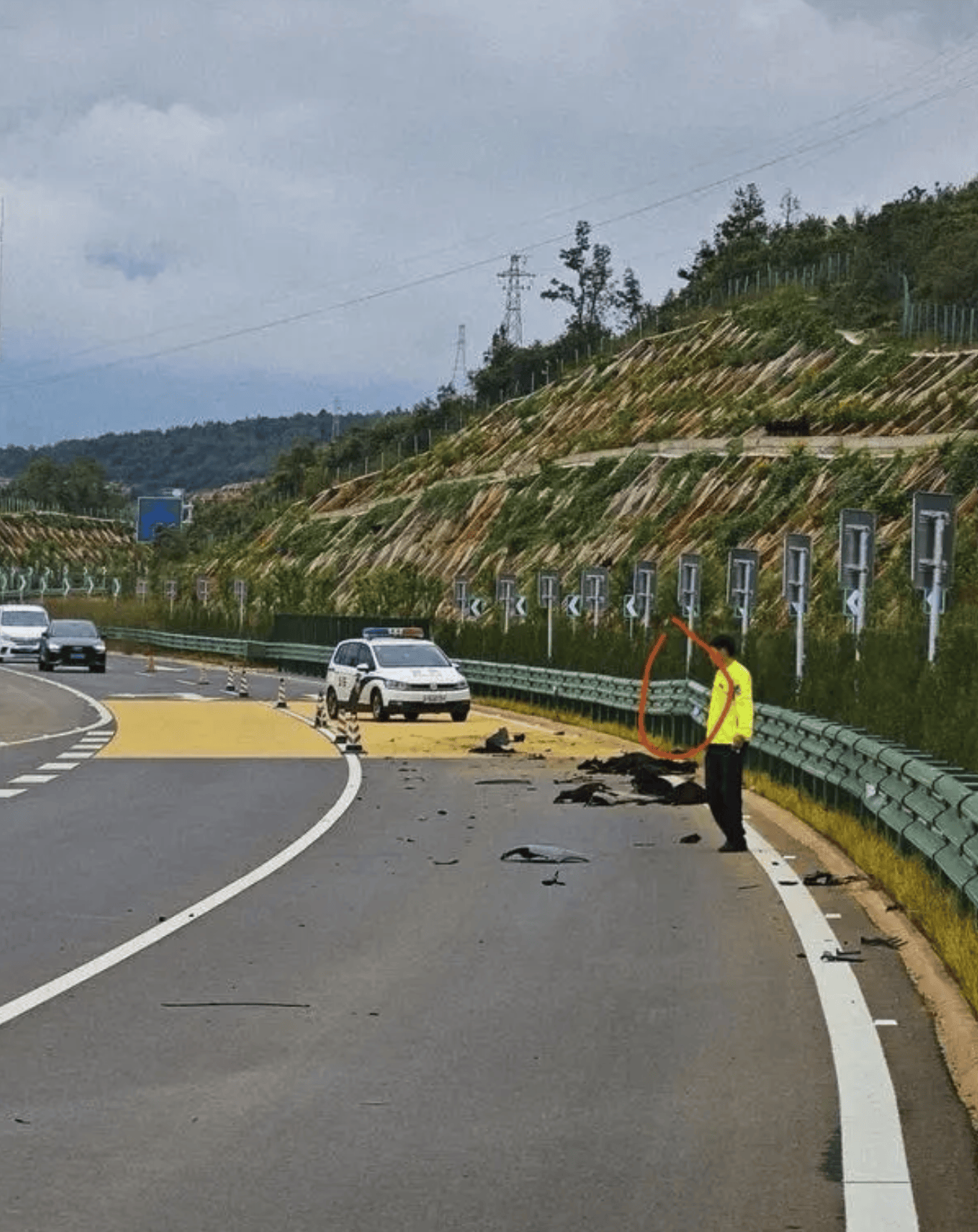 问界新M5高速惊魂：未紧急制动撞死11只羊，经销商称车辆已减速