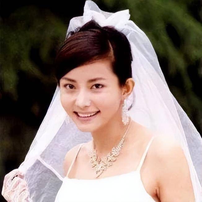 2009年李珏身穿婚纱下葬“情场浪子”汪雨：她穿婚纱最美(图4)