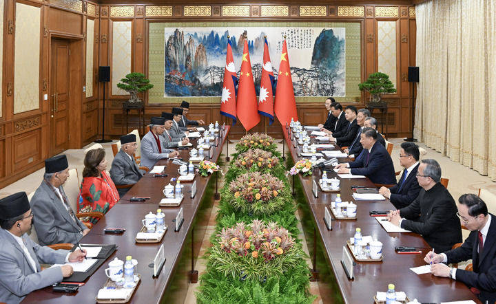 习近平会见尼泊尔总理奥利 习近平会见尼泊尔总理奥利