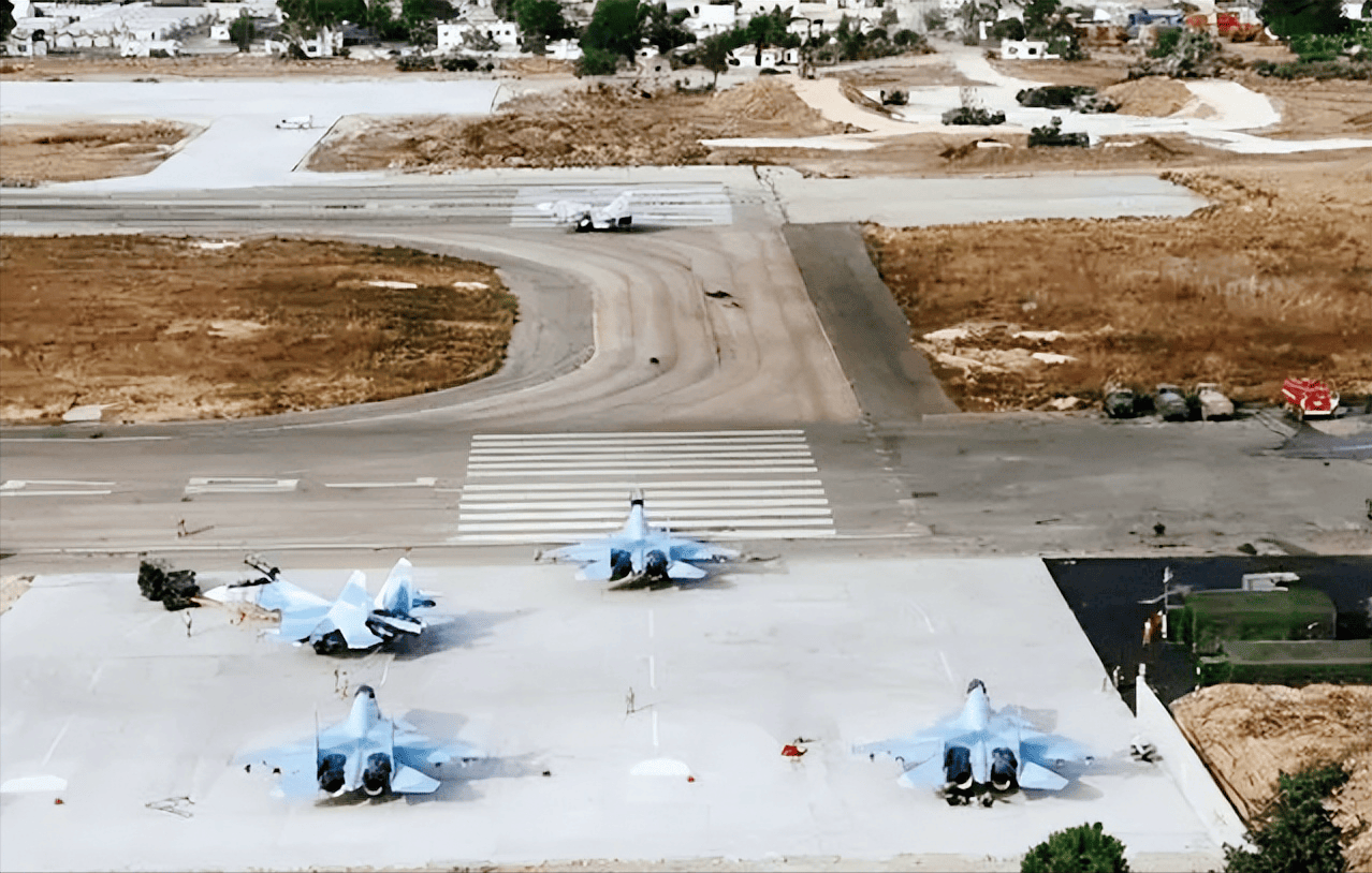 叙利亚反对派占领空军基地，机堡跑道完好，还附送多架飞机