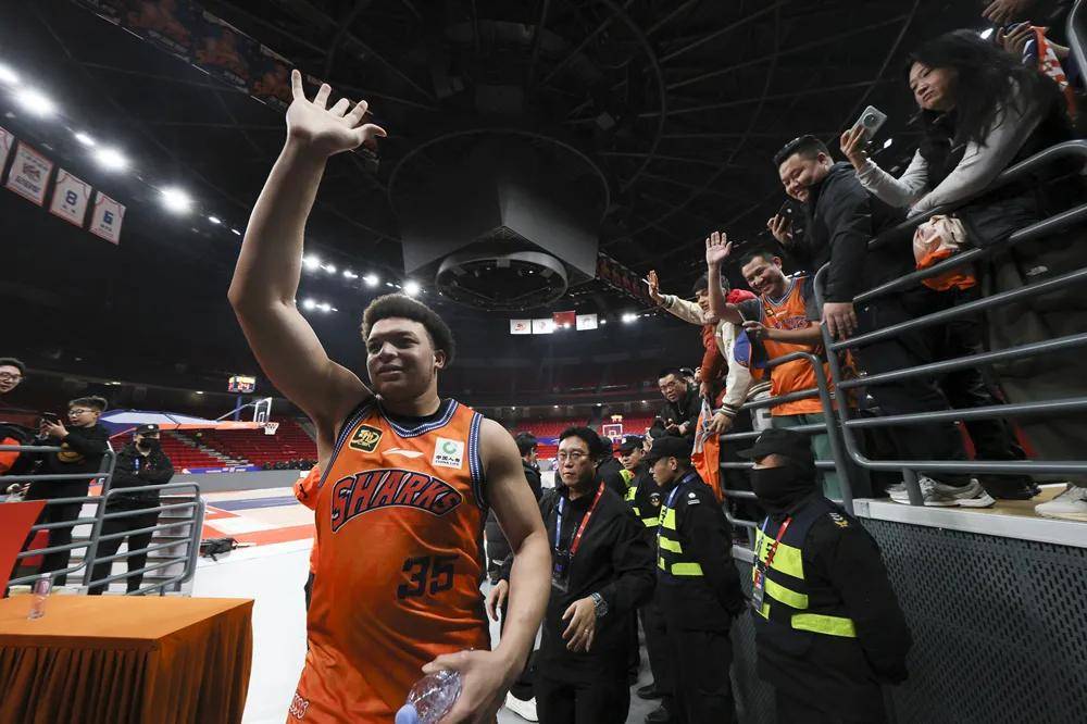 上海男篮新王牌！他让人想起了当年CBA的“巨齿鲨”