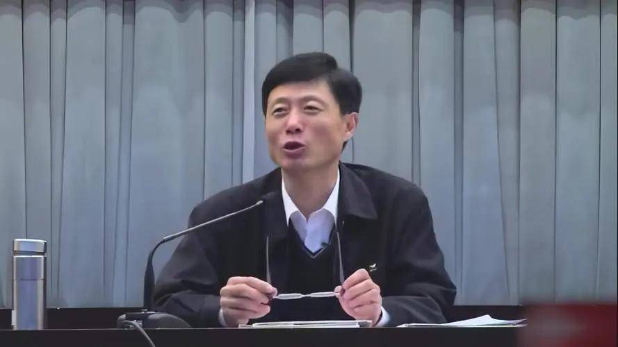 鹰派教授——艾跃进