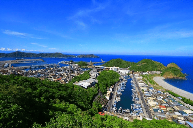 事情闹大了！台军打响“第一枪”，解放军大批船只围台，赖清德慌了