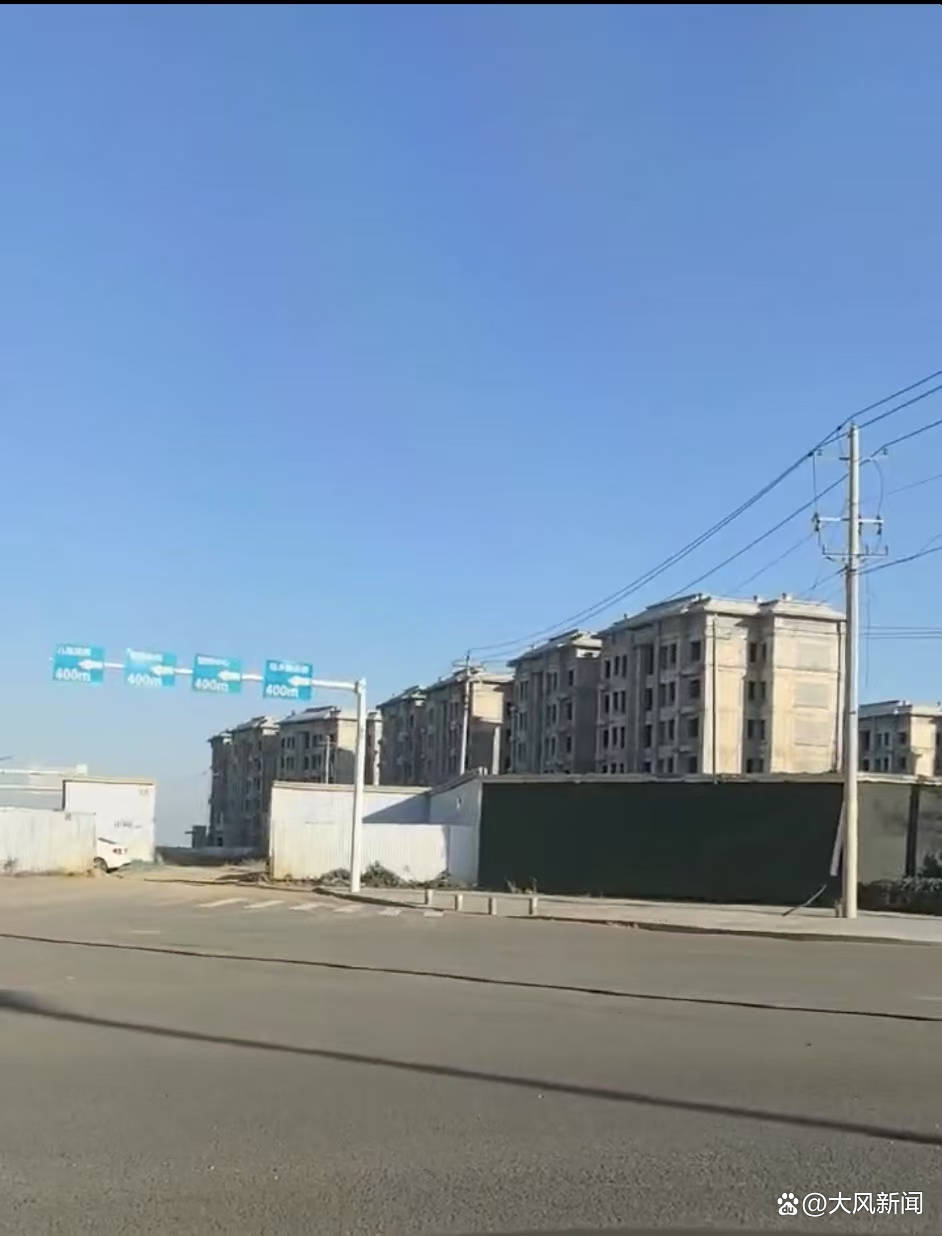 数百业主烟台买洋房后被告知“政策变动”不能交房,只能置换公寓或高层,开发商称没有退房方案 数百业主烟台买洋房后被告知“政策变动”不能交房,只能置换公寓或高层,开发商称没有退房方案