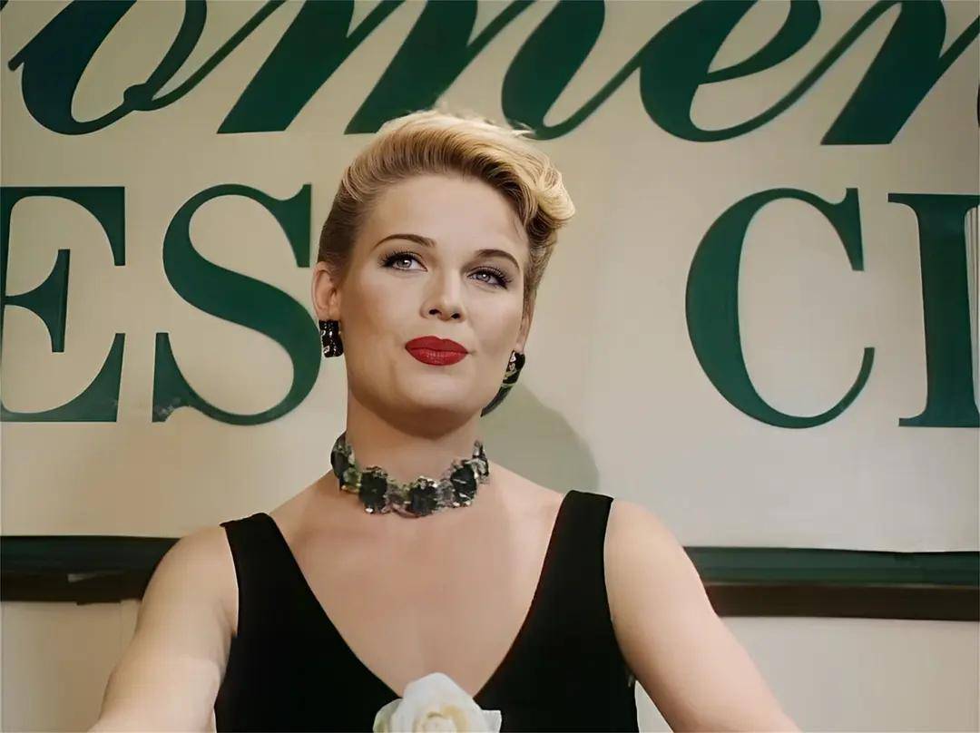 性感尤物香侬·惠利：四部经典大尺度艺术电影，值得收藏