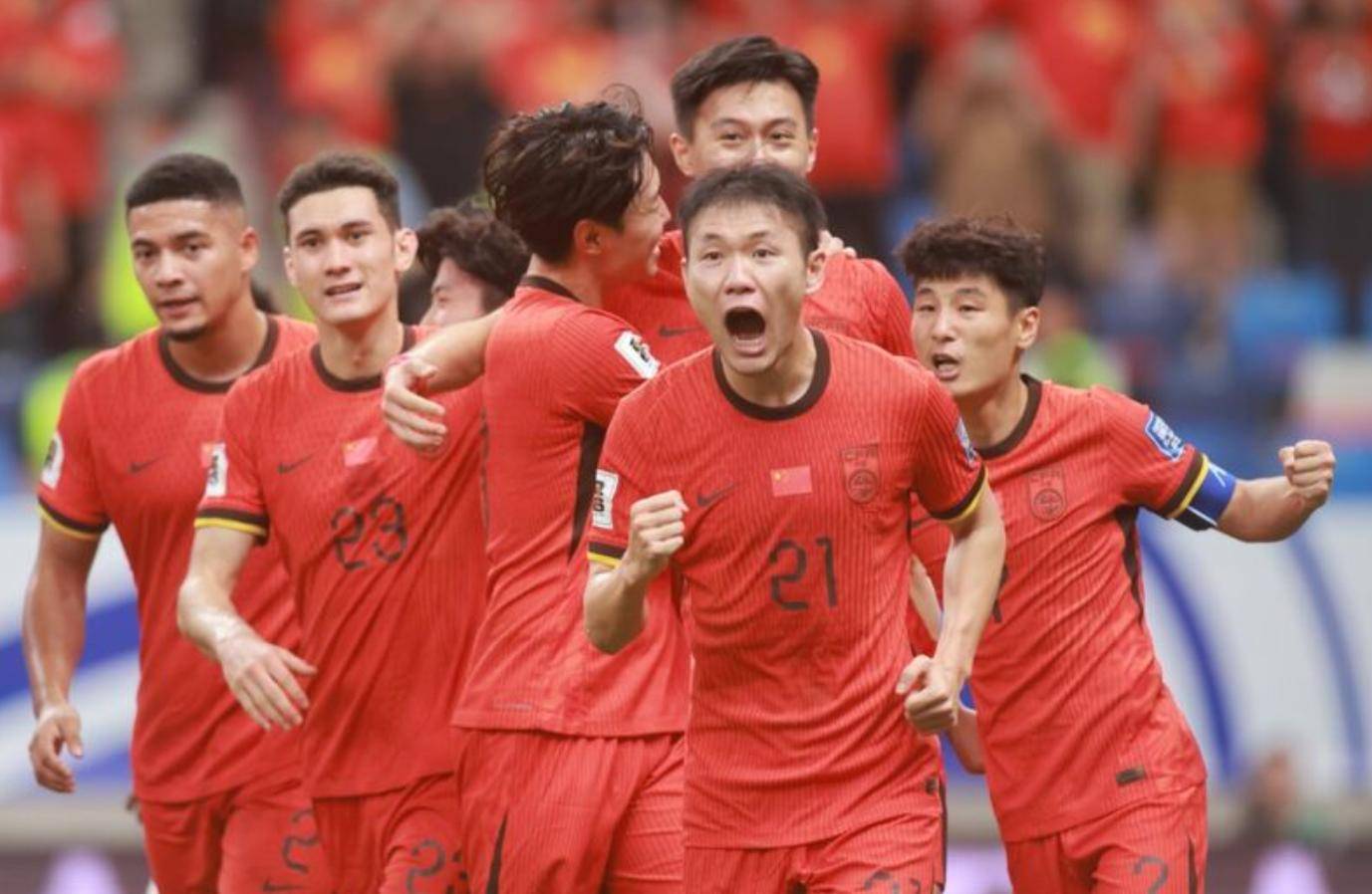 3-2！亚洲第15杀疯了：4连胜轰18球+头名进4强，却被国足挤出18强赛