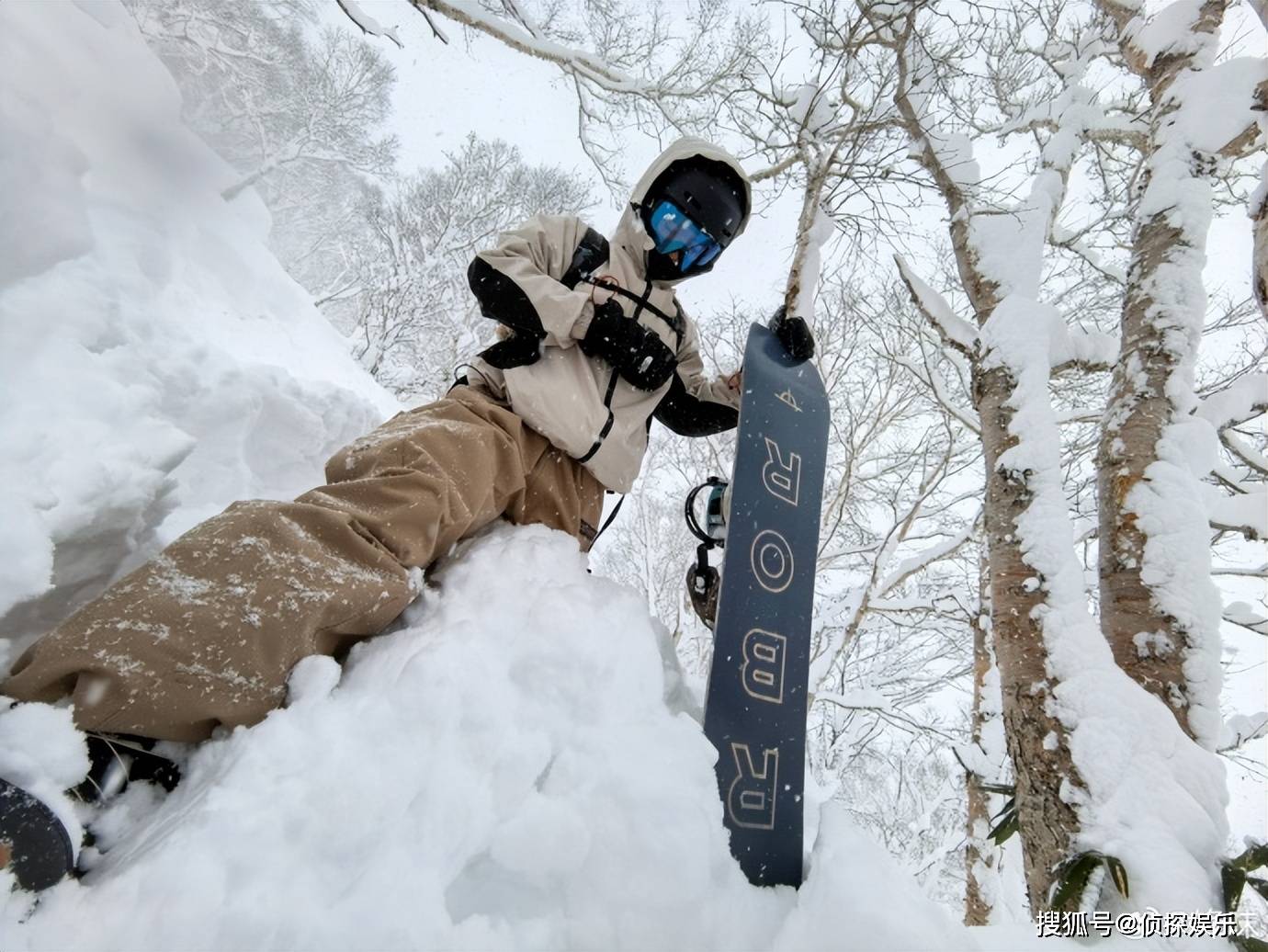 谢霆锋带大儿子滑雪，父子互拍对方帅照，17岁Lucas长成型男帅哥