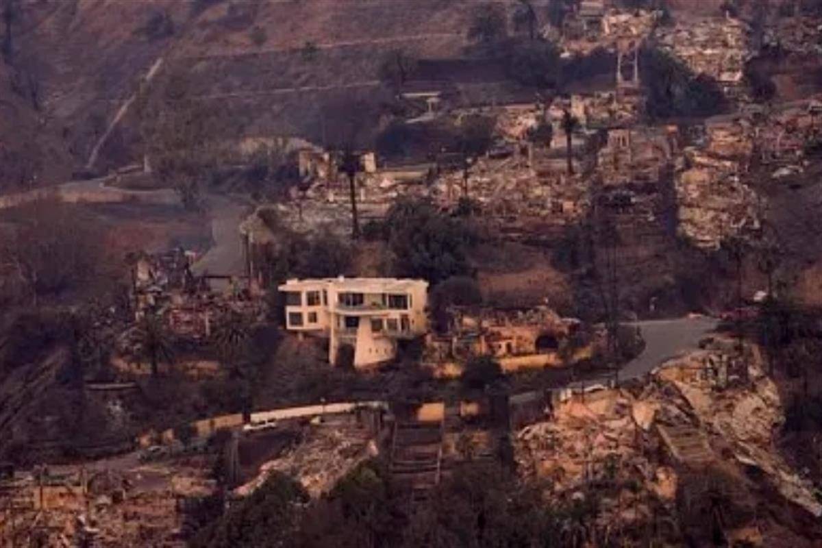 “旧金山”烧没了？美突传重磅噩耗！上万民众紧急撤离，局势压不住了