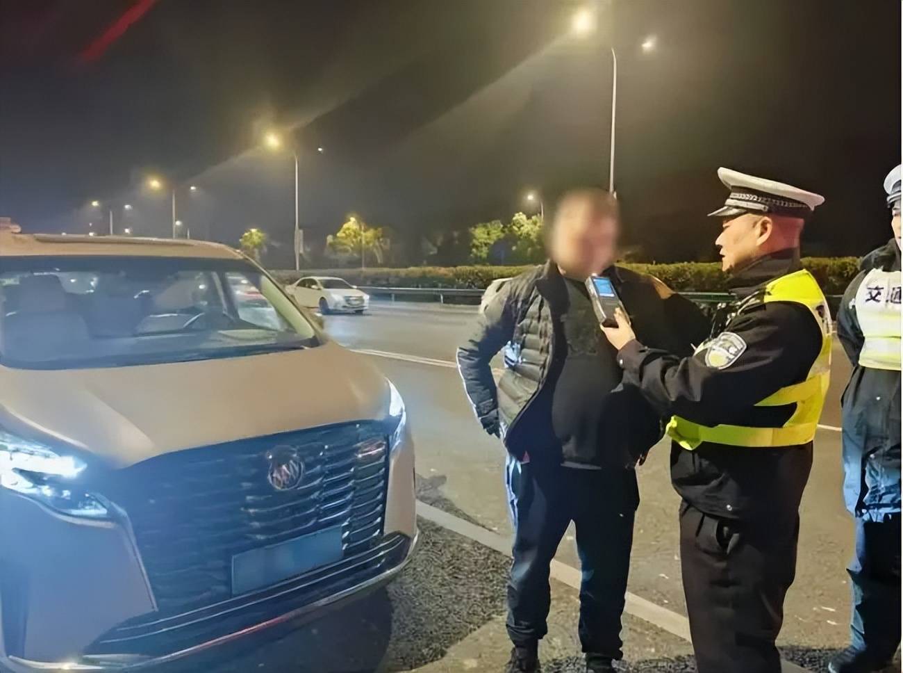 事發(fā)上海！兩車(chē)追尾后車(chē)全責，前車(chē)司機卻被抓了！這7人終生禁駕！