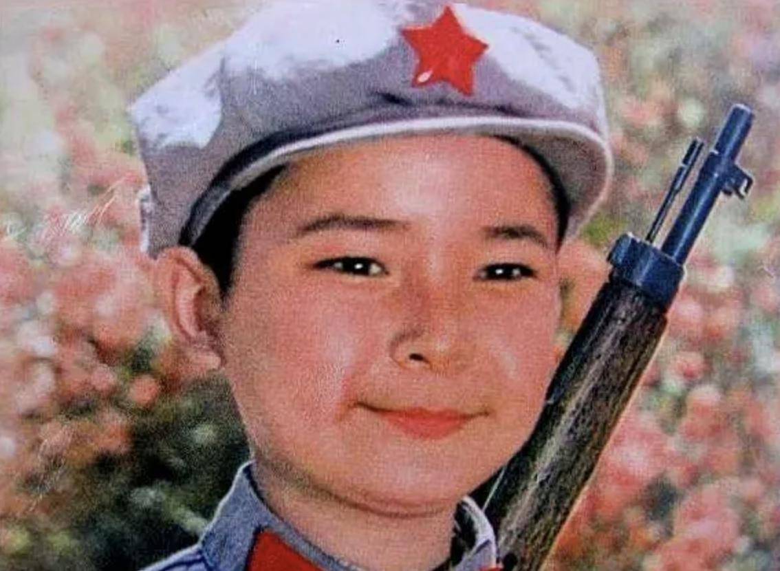 1974 年，电影《闪闪的红星》震撼上映，瞬间在全国范围内引起了轰动，受